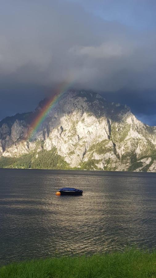 Ferienhaeuschen Am Traunsee Mit Tretboot Zur Freien Nutzung Am Badeplatz Altmünster Buitenkant foto